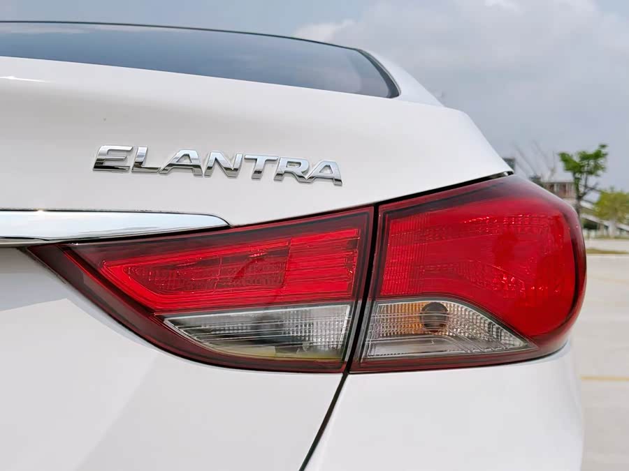 Hyundai Elantra 2016 — фото 29