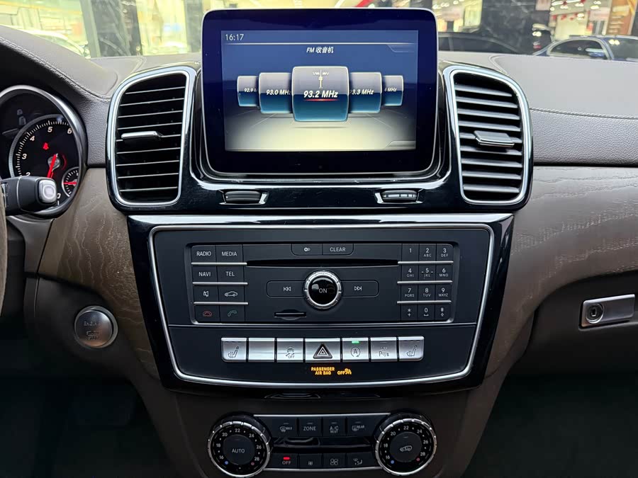 Mercedes-Benz GLE 2016 — фото 16