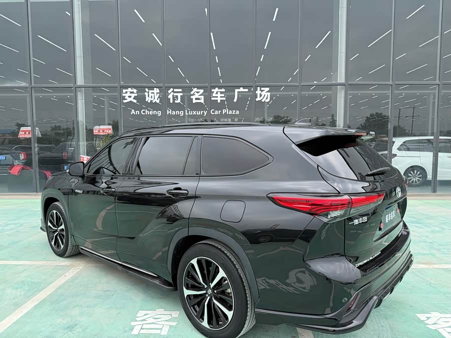 Toyota Crown Kluger 2021 — фото 18