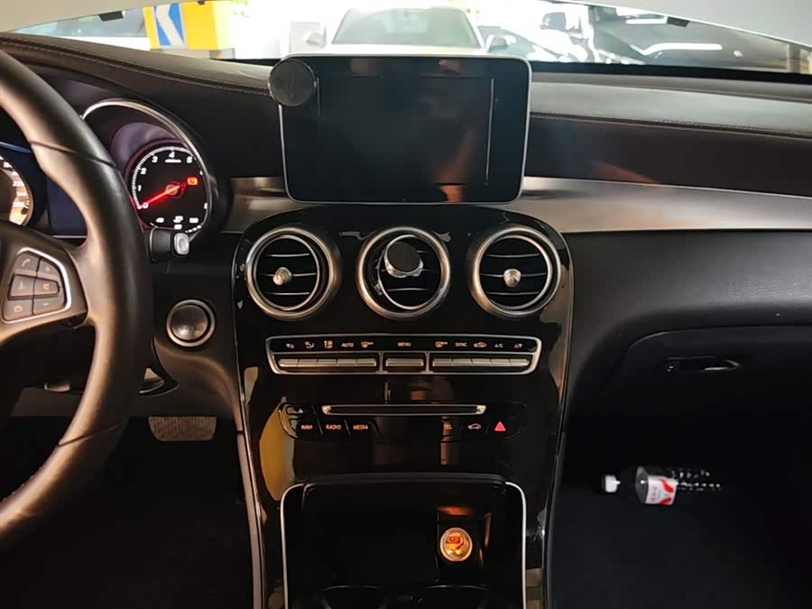 Mercedes-Benz GLC 2018 — фото 13