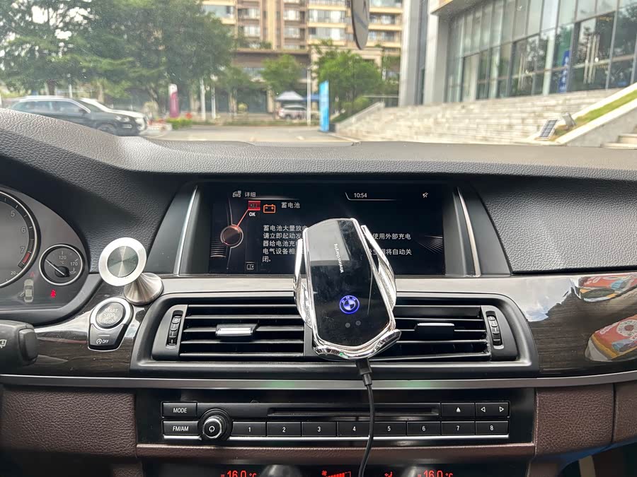 BMW 5 Series 2014 — фото 14