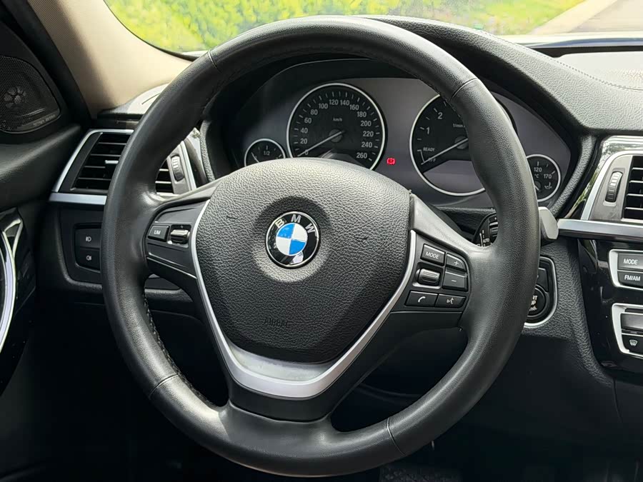 BMW 3 Series 2019 — фото 12