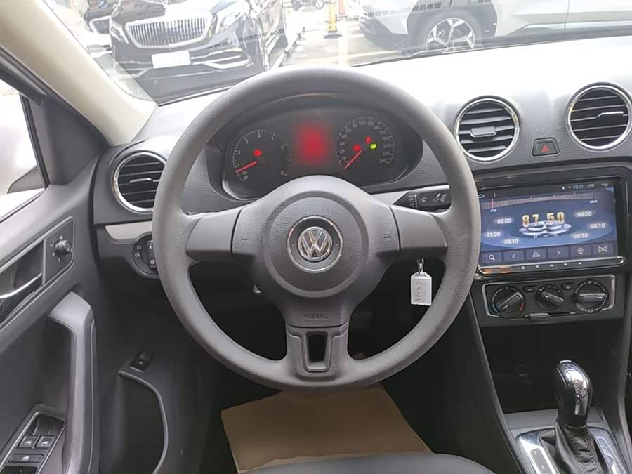 Volkswagen Jetta 2015 — фото 11