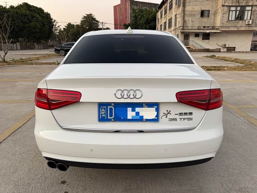 Audi A4L 2015