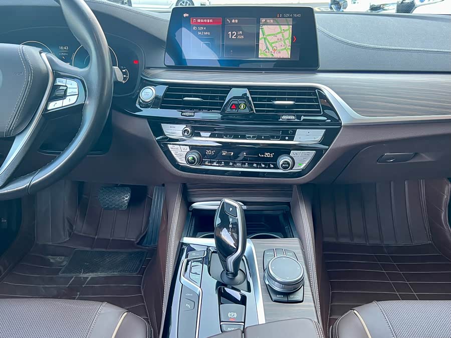 BMW 5 Series New Energy 2019 — фото 8