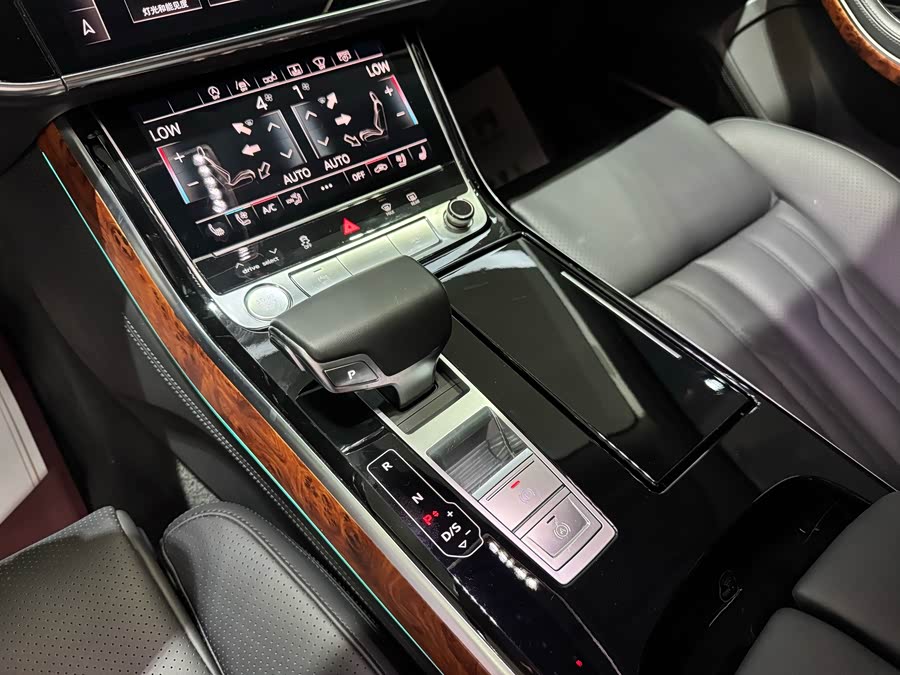 Audi A8 2019 — фото 14