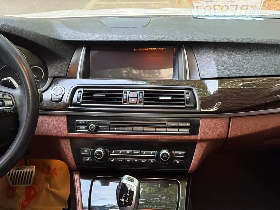 BMW 5 Series 2015 — фото 25