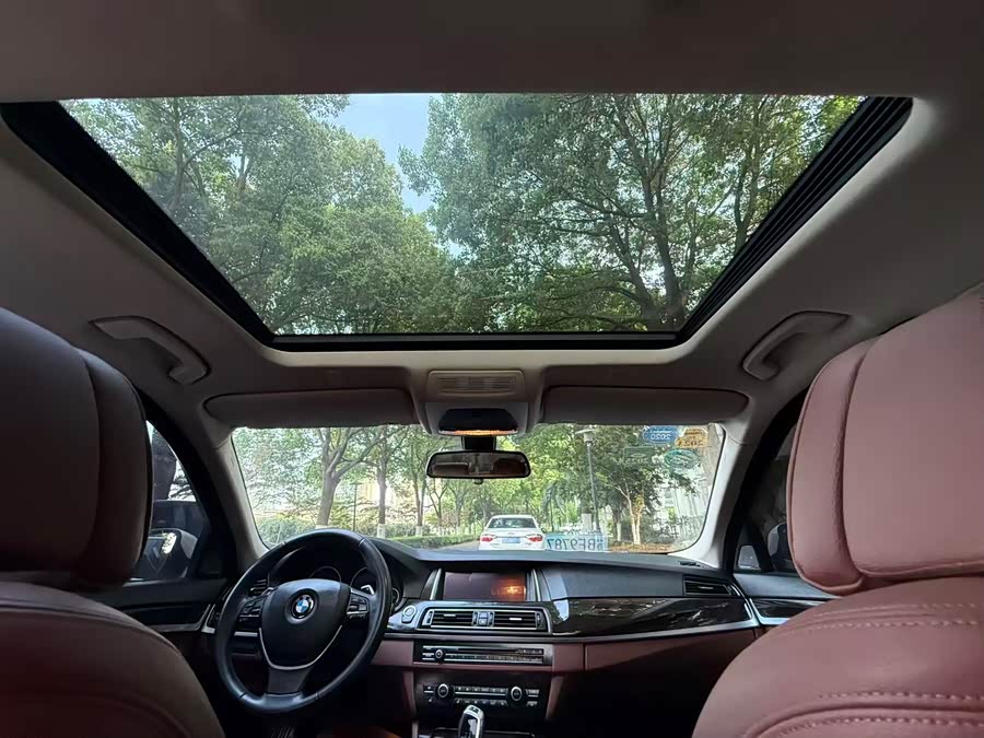 BMW 5 Series 2015 — фото 28