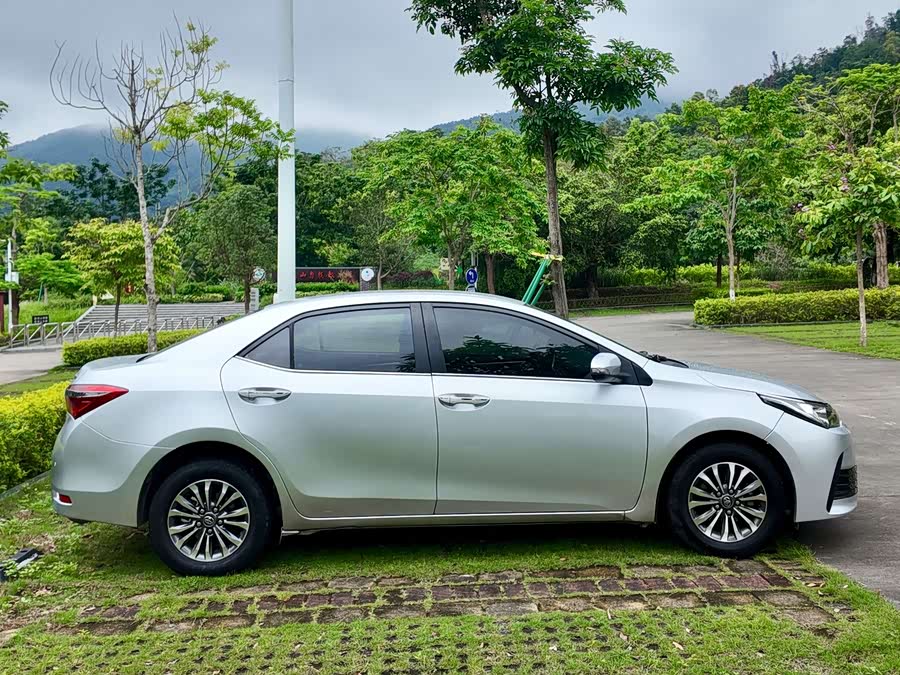 Toyota Corolla 2017 — фото 35