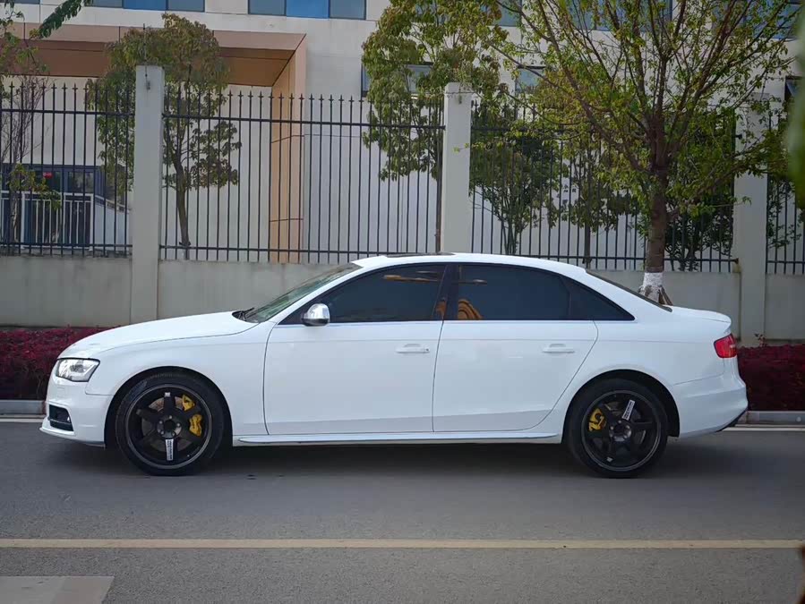 Audi A4L 2015