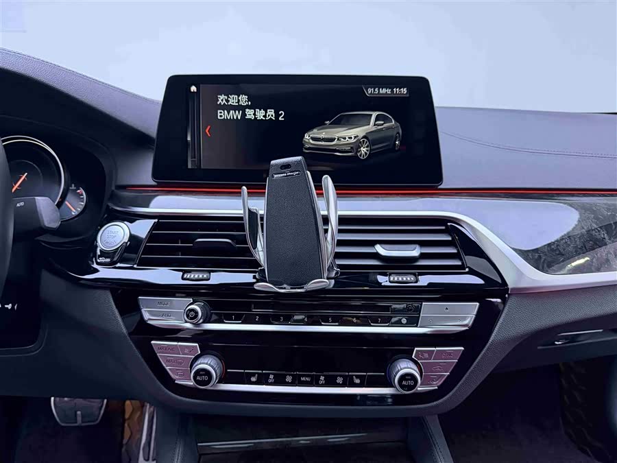BMW 5 Series 2018 — фото 14