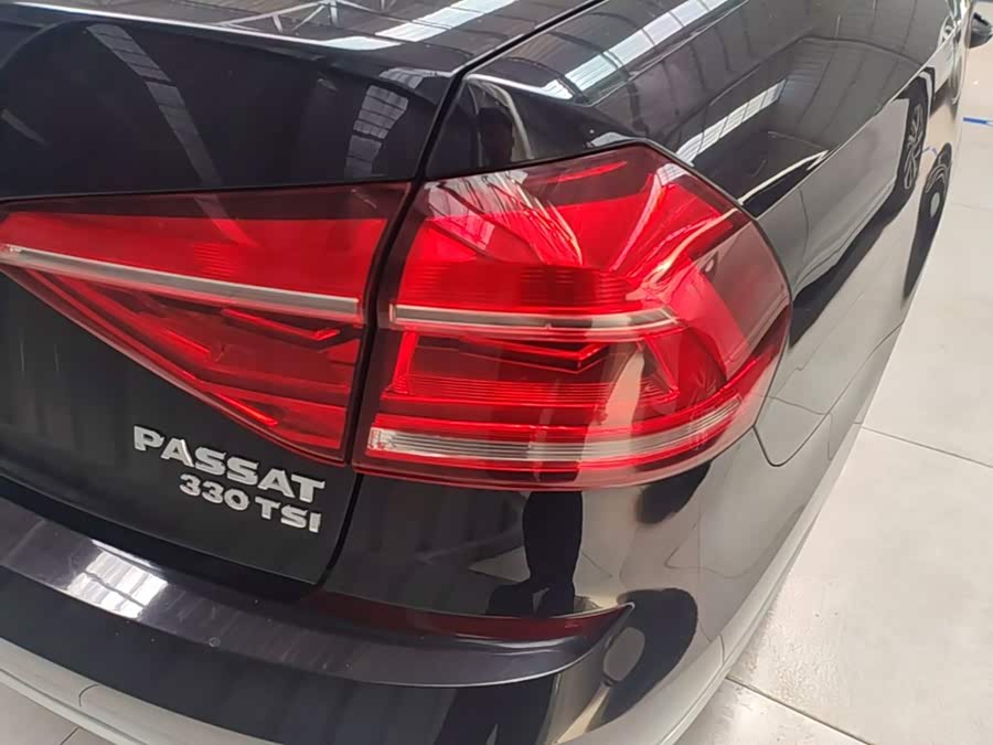 Volkswagen Passat 2017 — фото 8