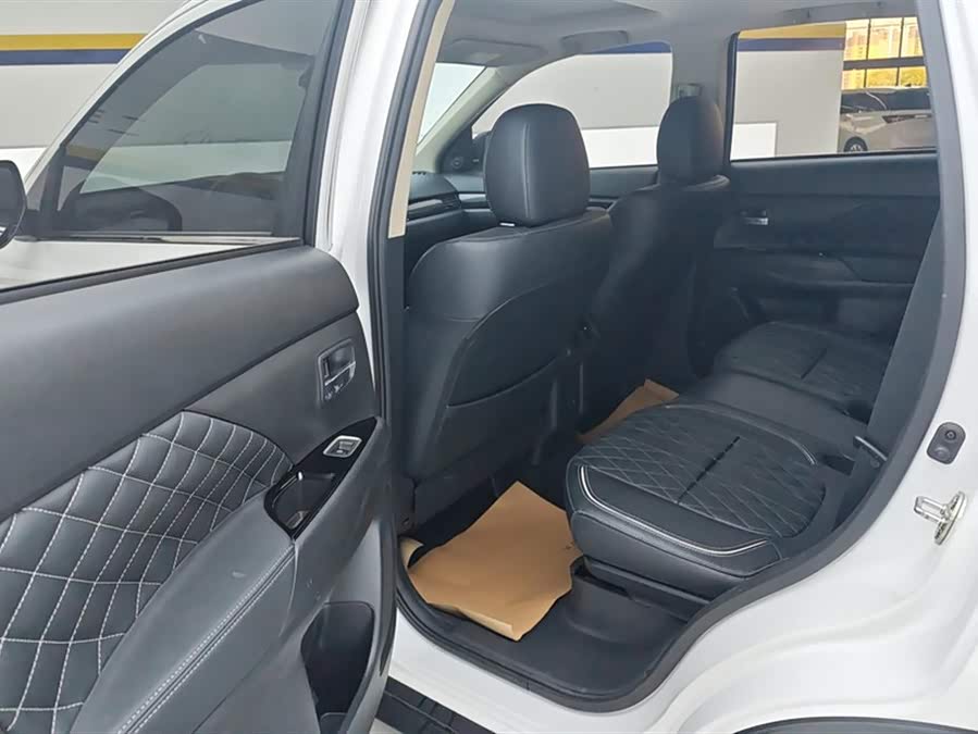 Mitsubishi Outlander 2020 — фото 11