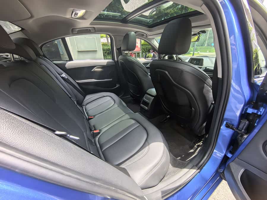 BMW 1 Series 2018 — фото 13