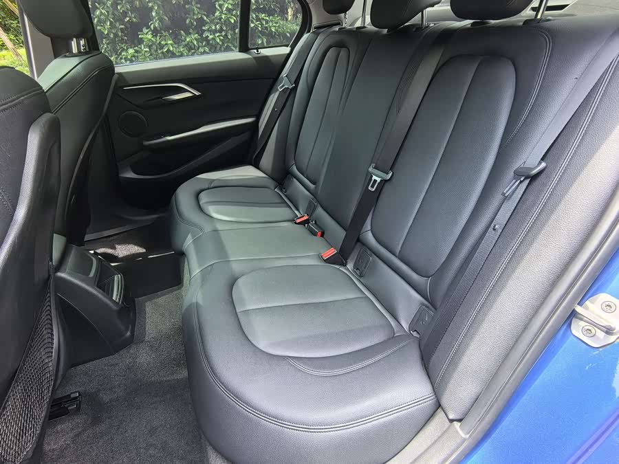 BMW 1 Series 2018 — фото 10