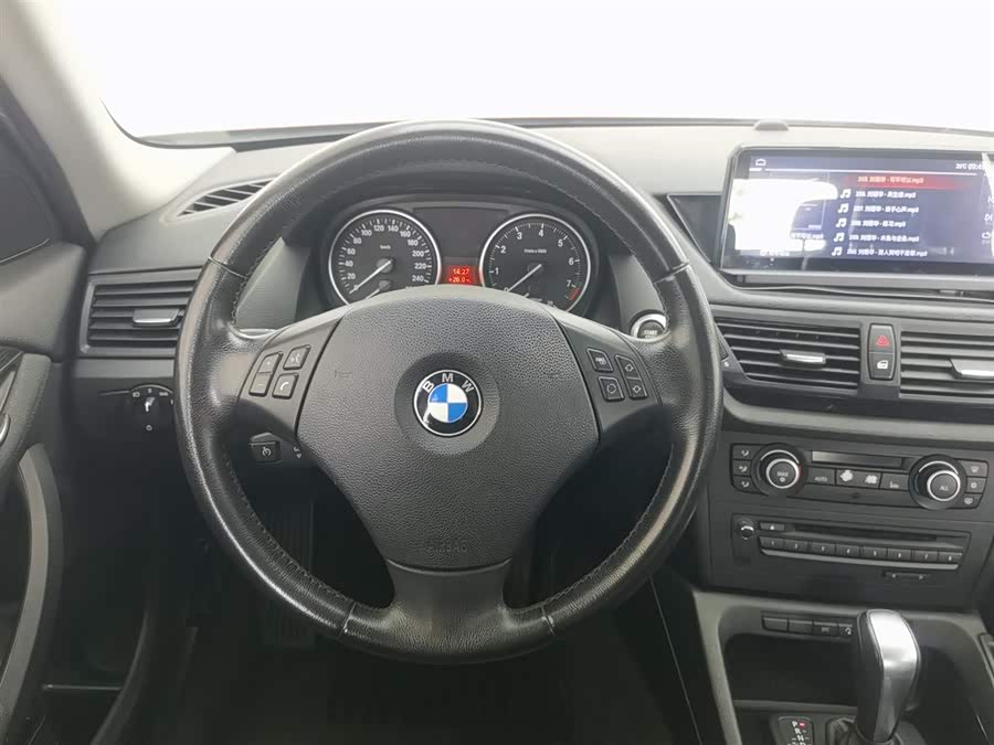 BMW X1 2010 — фото 11