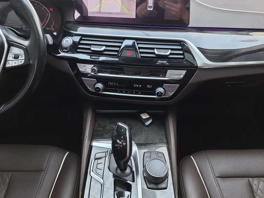 BMW 5 Series 2021 — фото 12