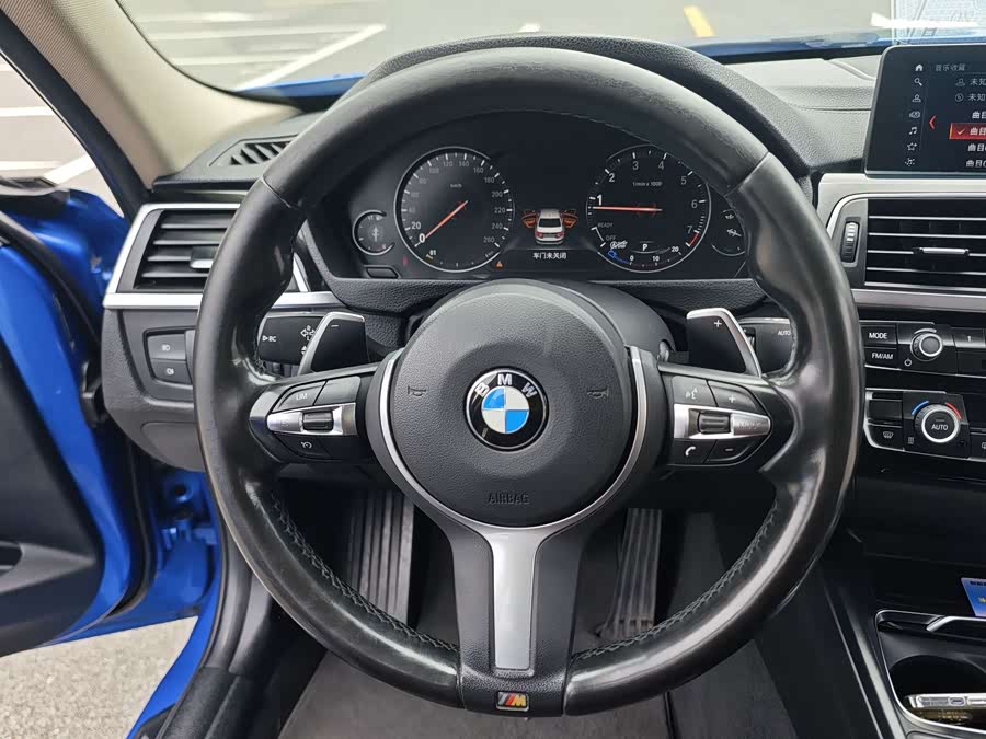 BMW 3 Series 2019 — фото 11