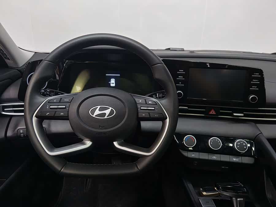 Hyundai Elantra 2023