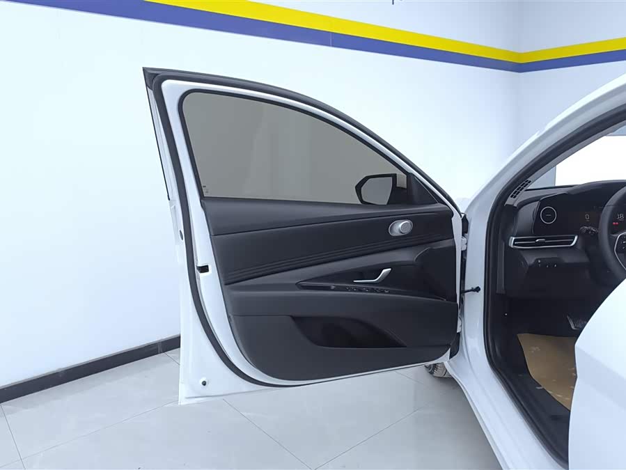 Hyundai Elantra 2023