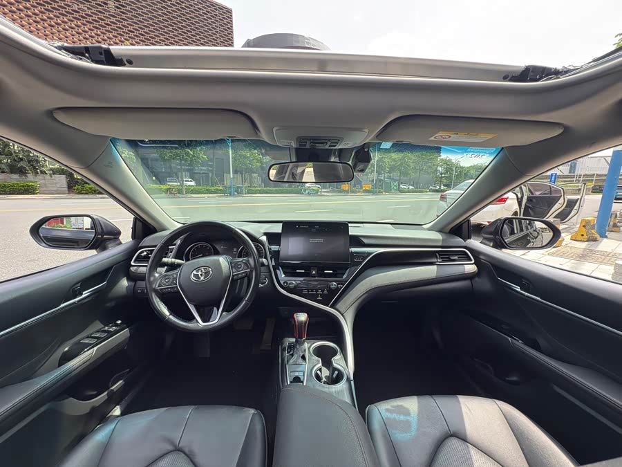 Toyota Camry 2021 — фото 12