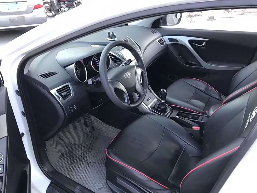 Hyundai Elantra 2012
