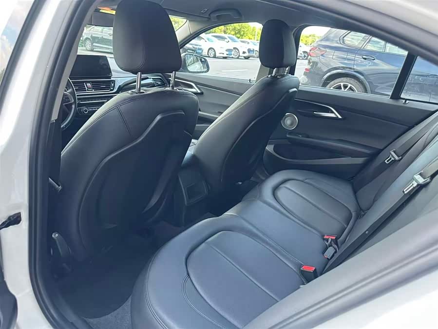 BMW 1 Series 2022 — фото 10