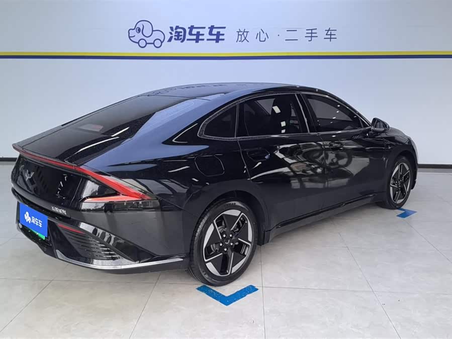 Wuling Starlight 2023