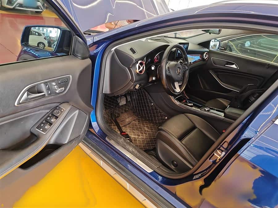 Mercedes-Benz GLA 2018 — фото 13