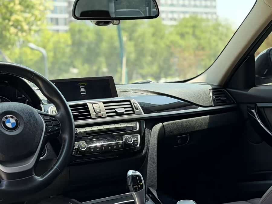 BMW 3 Series 2019 — фото 15
