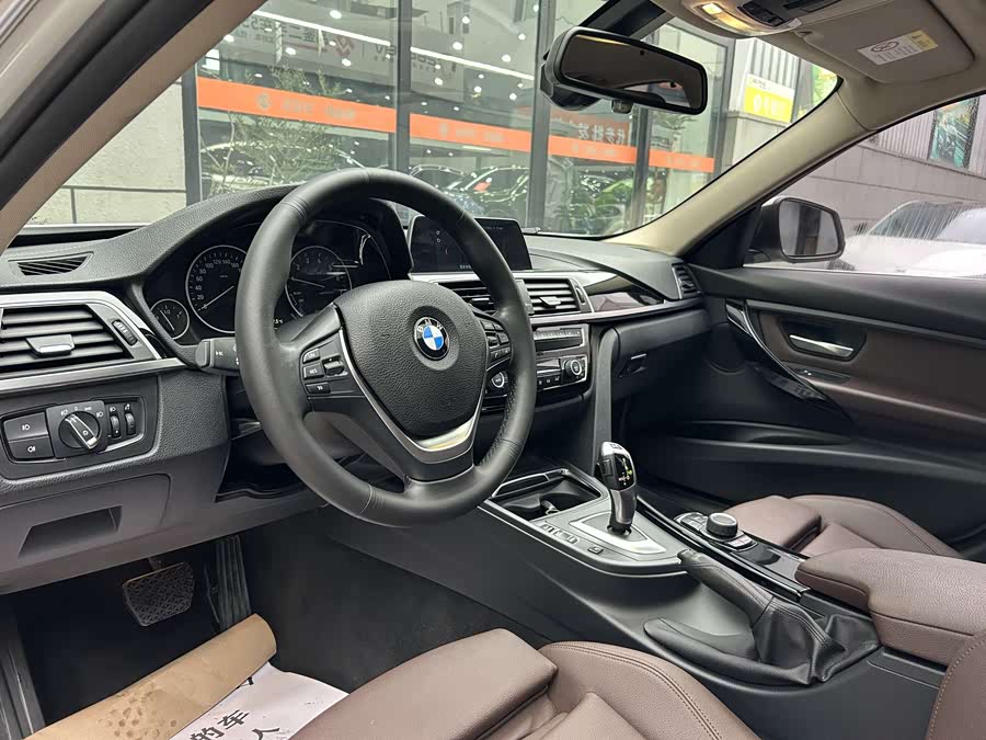 BMW 3 Series 2018 — фото 10