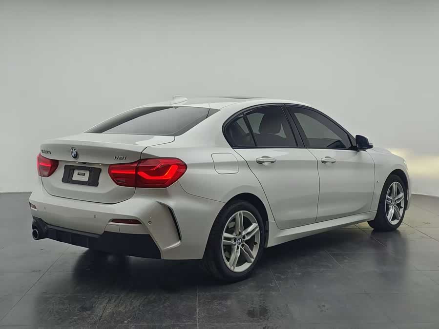 BMW 1 Series 2019 — фото 13