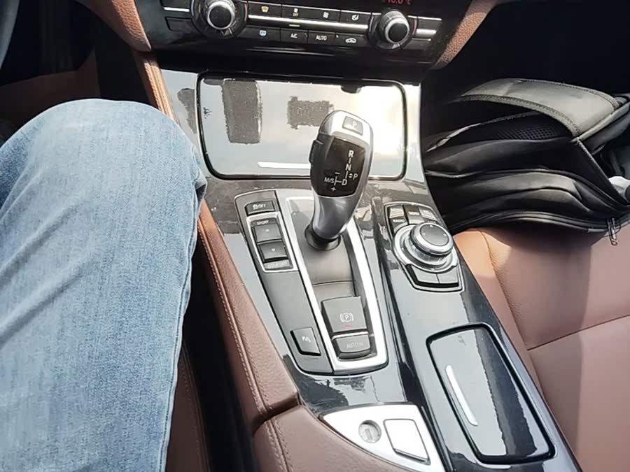 BMW 5 Series 2014 — фото 14