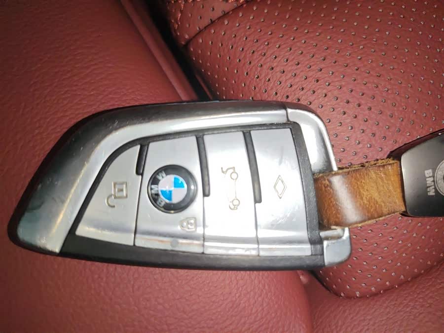 BMW 3 Series 2025 — фото 9