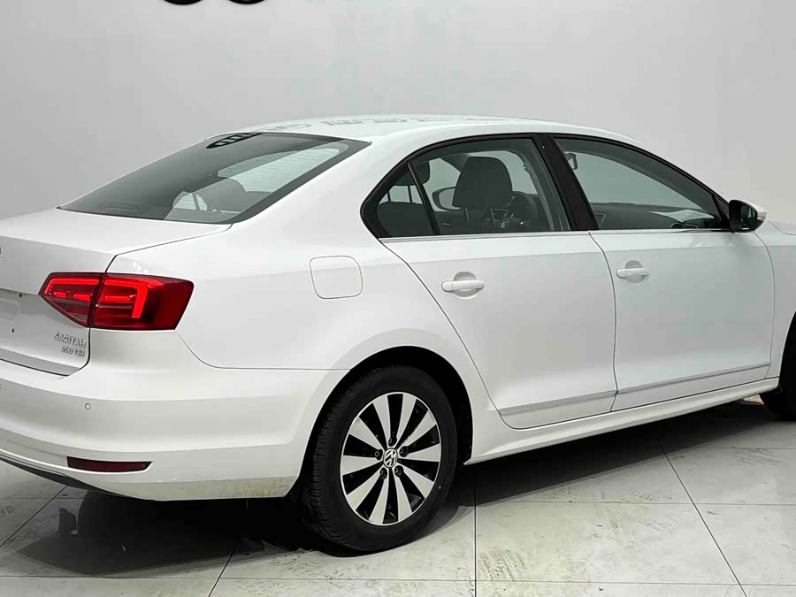 Volkswagen Sagitar 2018