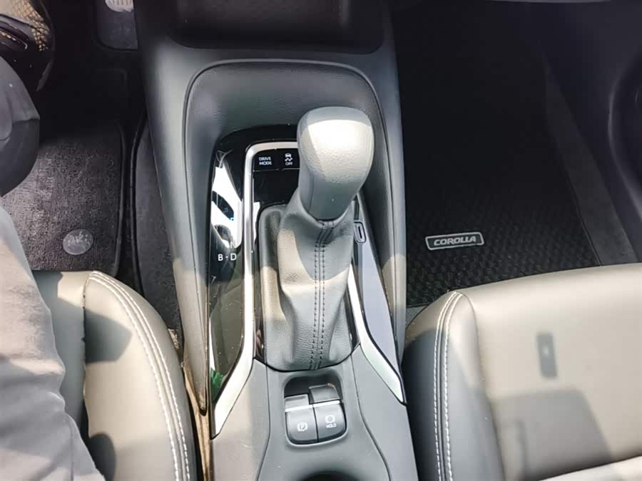 Toyota Corolla 2023 — фото 10