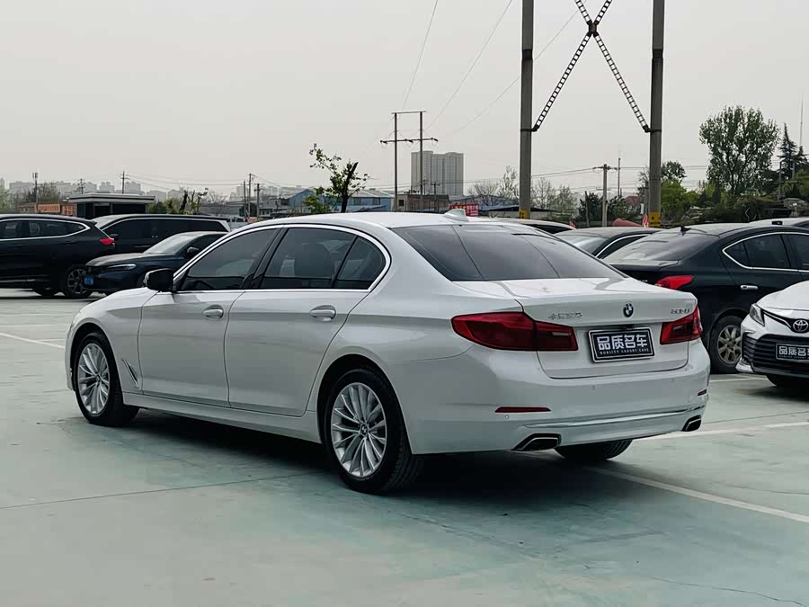 BMW 5 Series 2019 — фото 19