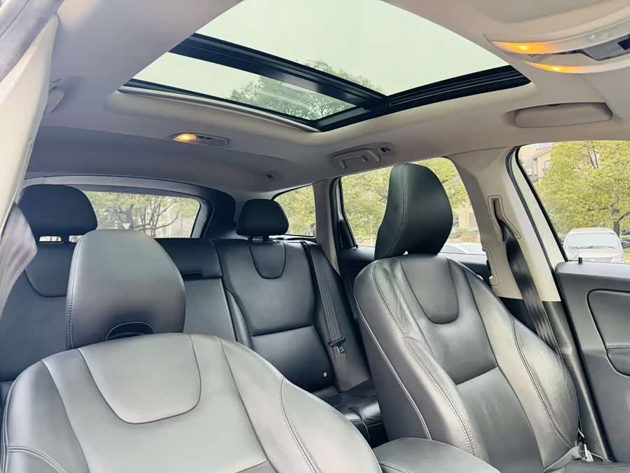 Volvo XC60 2015 — фото 12
