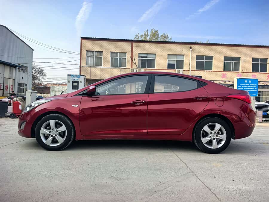 Hyundai Elantra 2012