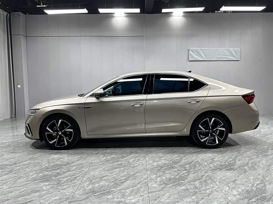 Skoda Octavia 2022 — фото 9