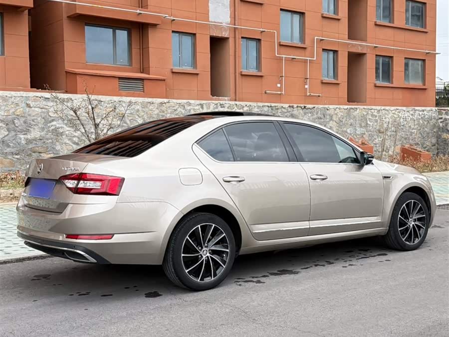 Skoda Octavia 2018 — фото 8
