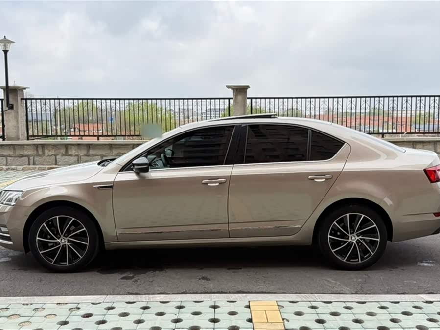 Skoda Octavia 2018 — фото 12