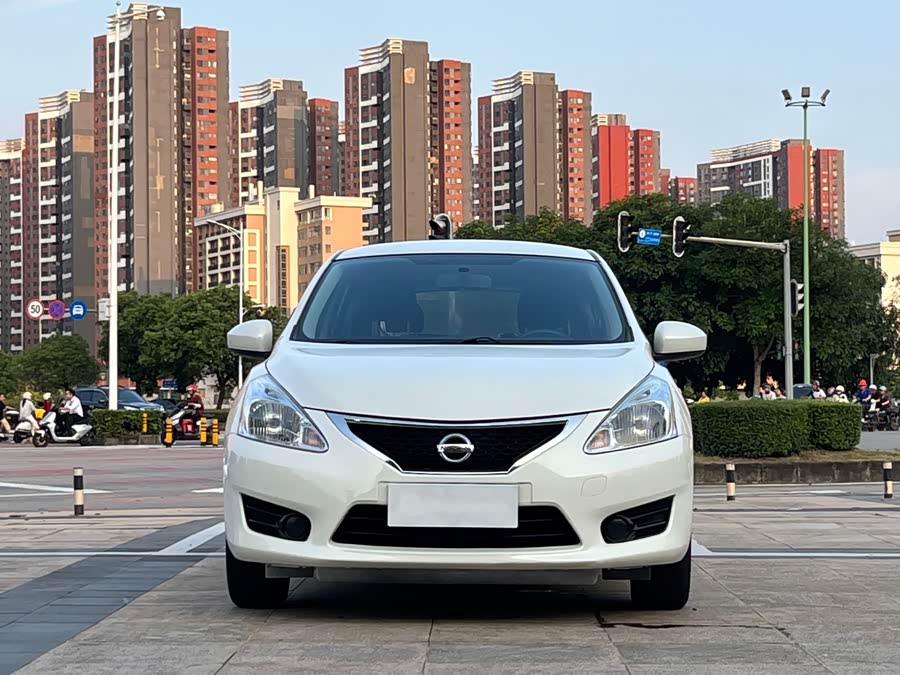 Nissan Tiida 2014