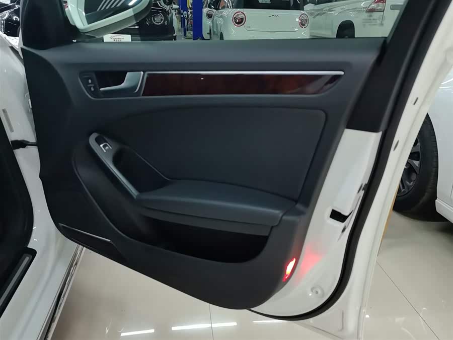 Audi A4L 2016
