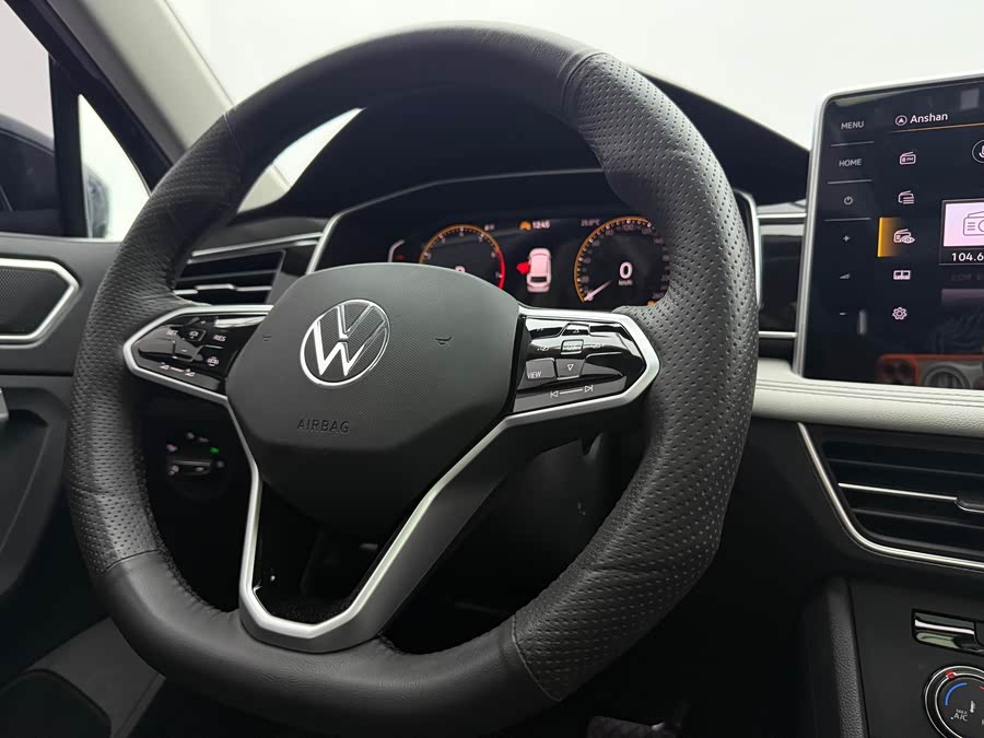 Volkswagen Tiguan L 2023 — фото 11