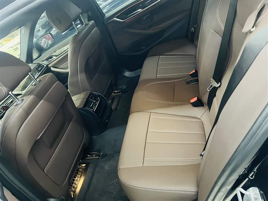 BMW 5 Series 2019 — фото 15
