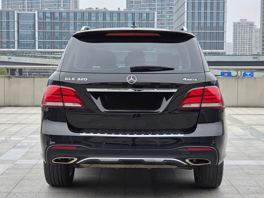 Mercedes-Benz GLE 2017 — фото 17