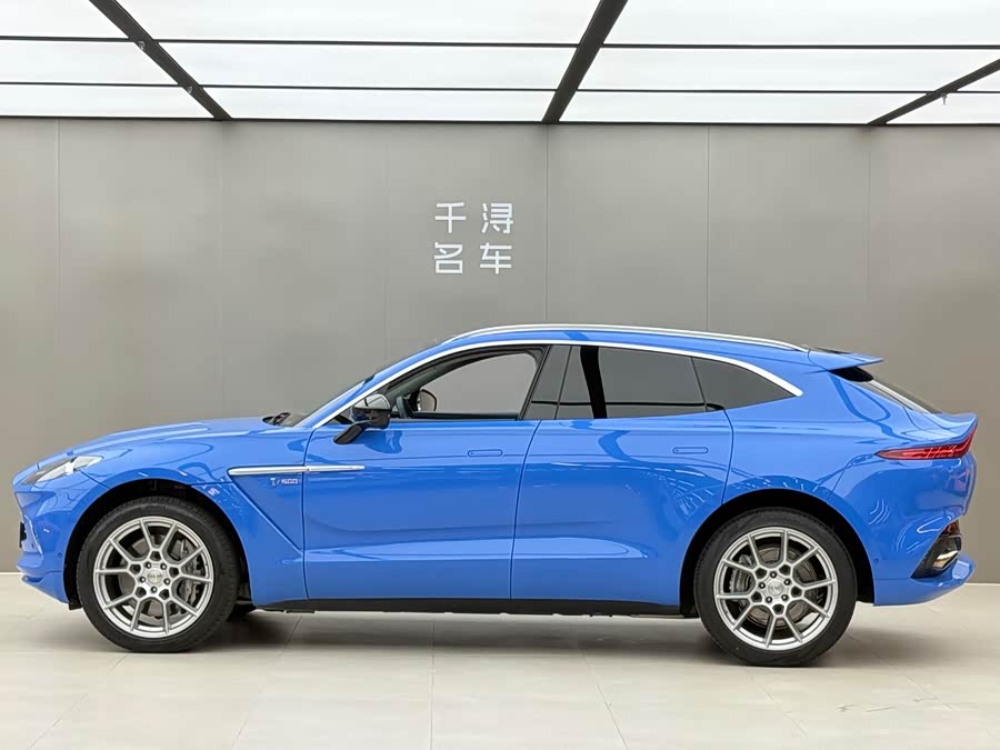 Aston Martin DBX 2020