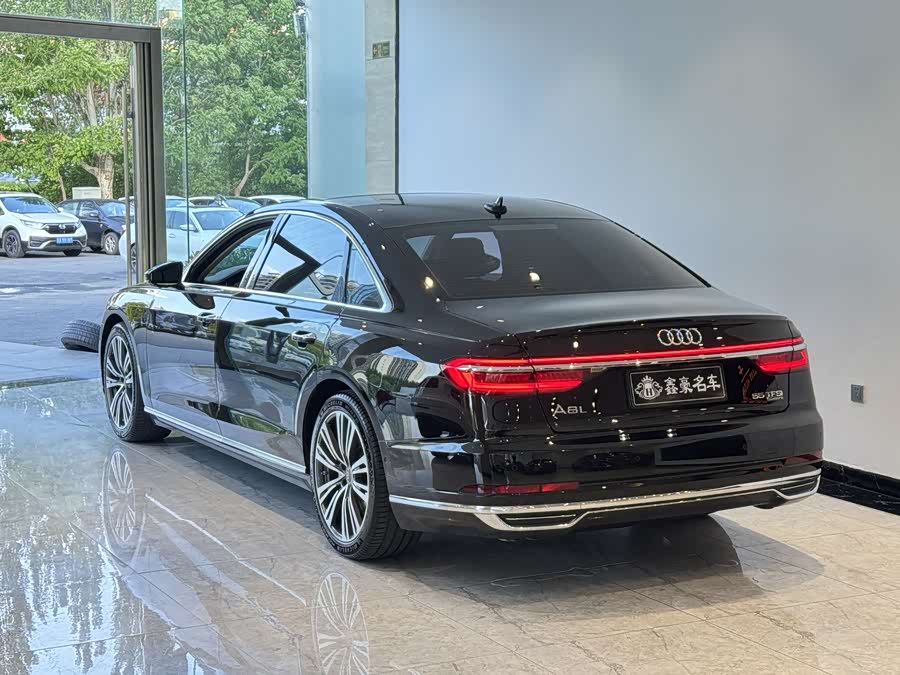 Audi A8 2018 — фото 23