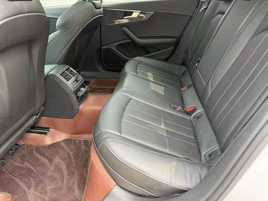Audi A4L 2020